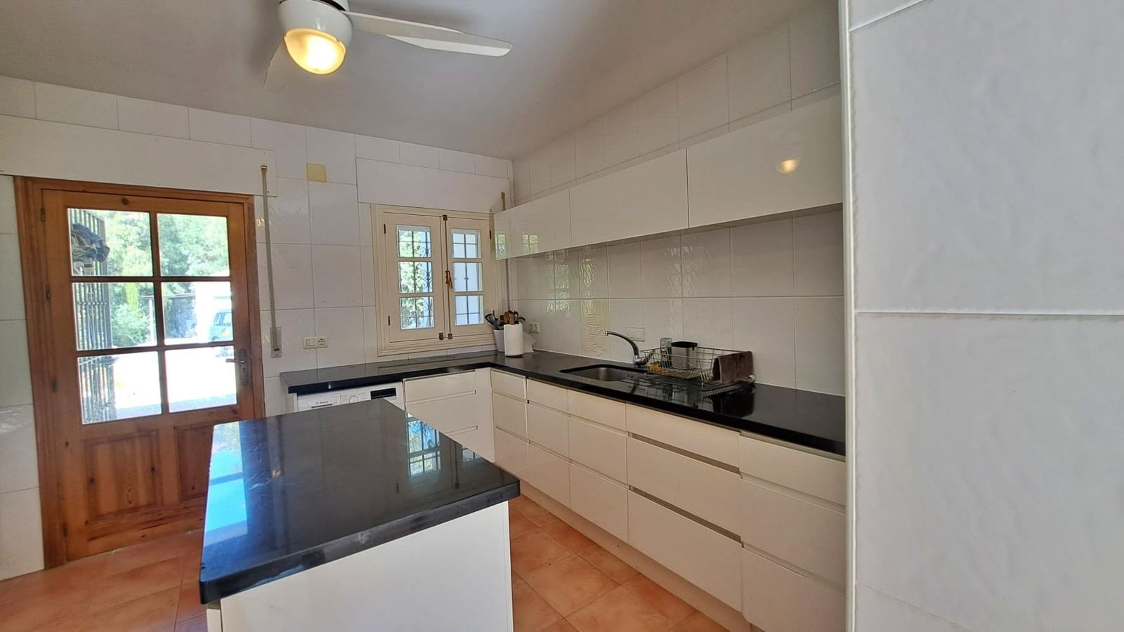 3 bedroom Finca/Country House for sale in Torrox with pool garage - € 589,000 (Ref: 9132371)