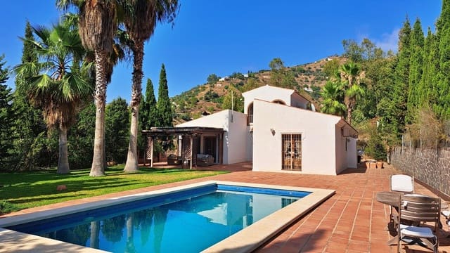 3 chambre Finca/Maison de Campagne à vendre à Torrox avec piscine garage - 589 000 € (Ref: 9132371)