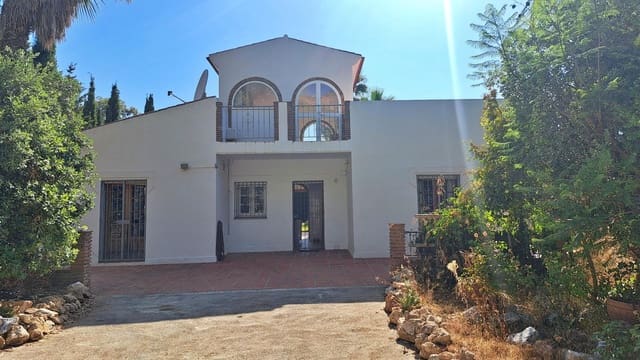 3 chambre Finca/Maison de Campagne à vendre à Torrox avec piscine garage - 589 000 € (Ref: 9132371)