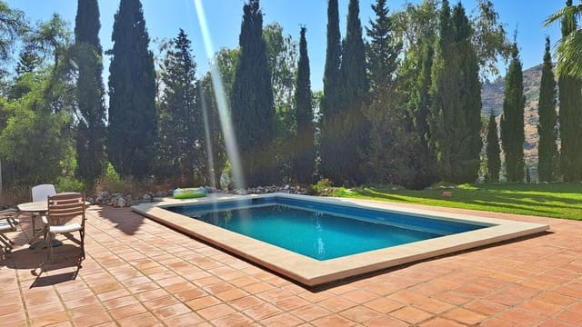 3 chambre Finca/Maison de Campagne à vendre à Torrox avec piscine garage - 589 000 € (Ref: 9132371)