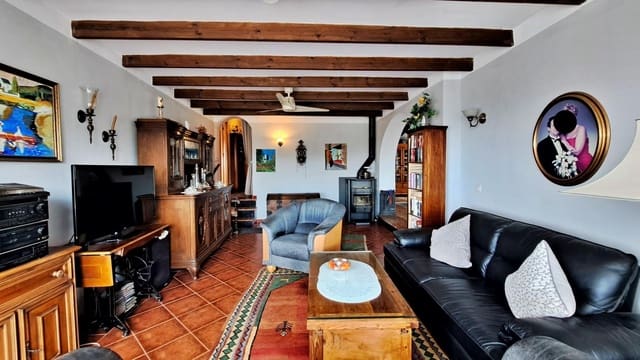 3 bedroom Finca/Country House for sale in Cómpeta with pool garage - € 349,000 (Ref: 9382858)