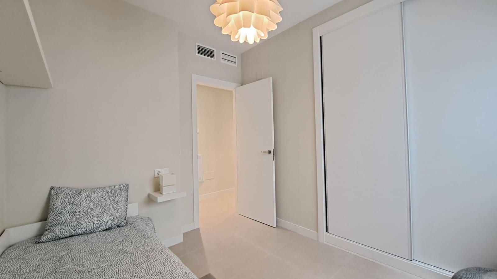 1 bedroom Flat for sale in Almayate with pool garage - € 341,000 (Ref: 9422460)