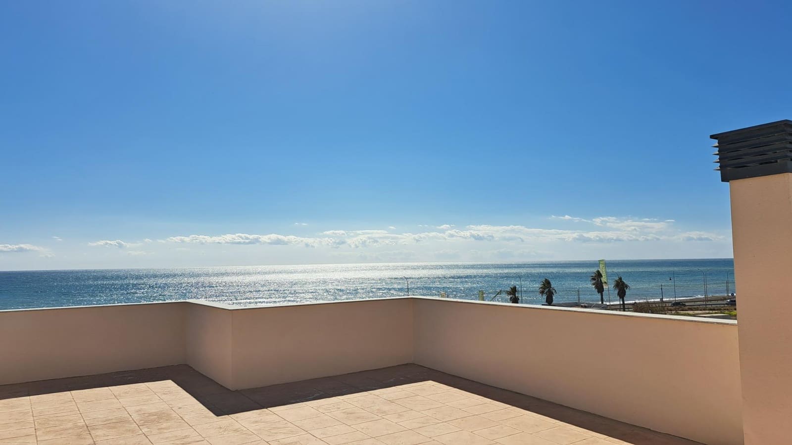 1 bedroom Flat for sale in Almayate with pool garage - € 341,000 (Ref: 9422460)