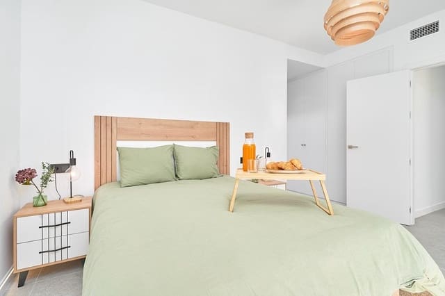 Apartamento de 2 habitaciones en Torrox-Costa, Torrox en venta con piscina - 300.000 € (Ref: 9440152)