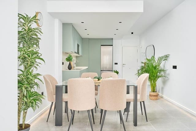 Apartamento de 2 habitaciones en Torrox-Costa, Torrox en venta con piscina - 300.000 € (Ref: 9440152)