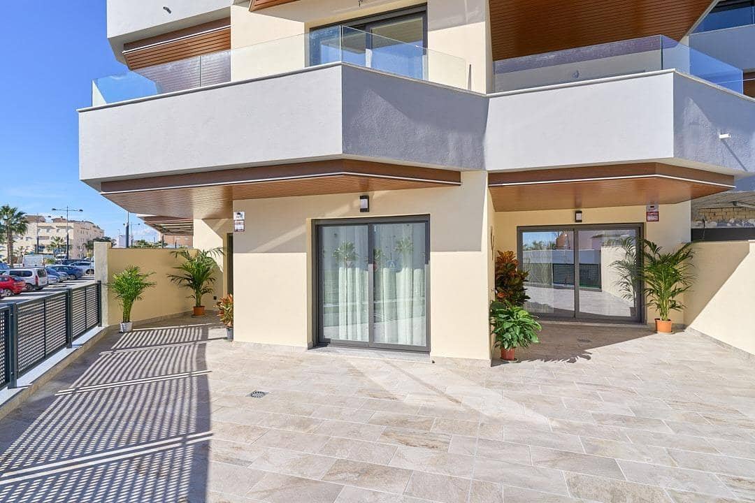 Apartamento de 2 habitaciones en Torrox-Costa en venta con piscina - 300.000 € (Ref: 9440152)