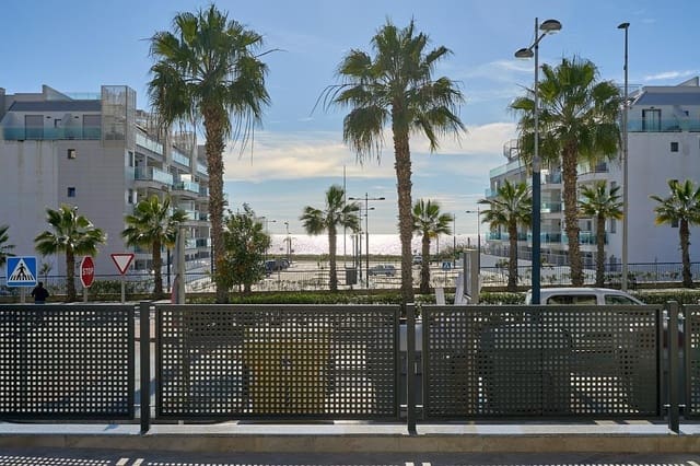 Apartamento de 2 habitaciones en Torrox-Costa, Torrox en venta con piscina - 300.000 € (Ref: 9440152)