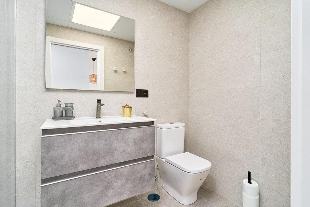 Apartamento de 2 habitaciones en Torrox-Costa en venta con piscina - 300.000 € (Ref: 9440152)