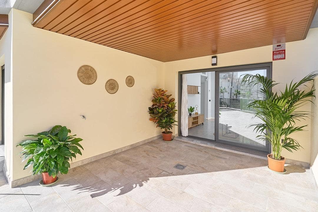 Apartamento de 2 habitaciones en Torrox-Costa en venta con piscina - 300.000 € (Ref: 9440152)