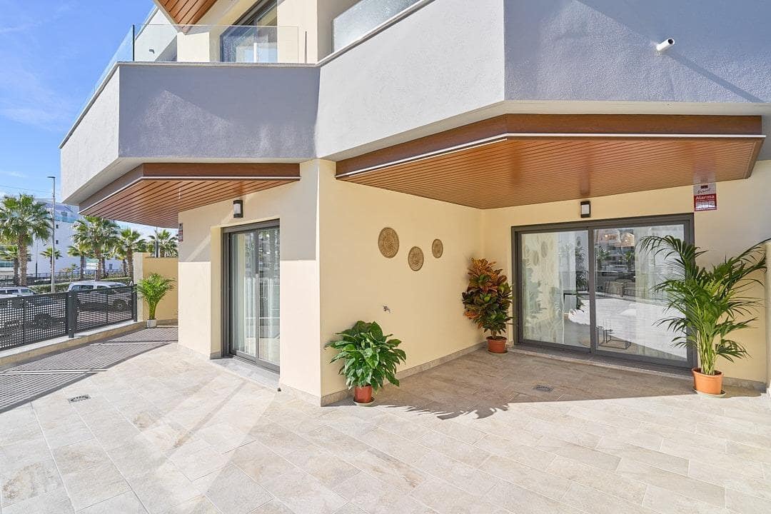 Apartamento de 2 habitaciones en Torrox-Costa en venta con piscina - 300.000 € (Ref: 9440152)