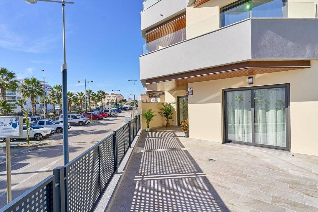 Apartamento de 2 habitaciones en Torrox-Costa en venta con piscina - 300.000 € (Ref: 9440152)