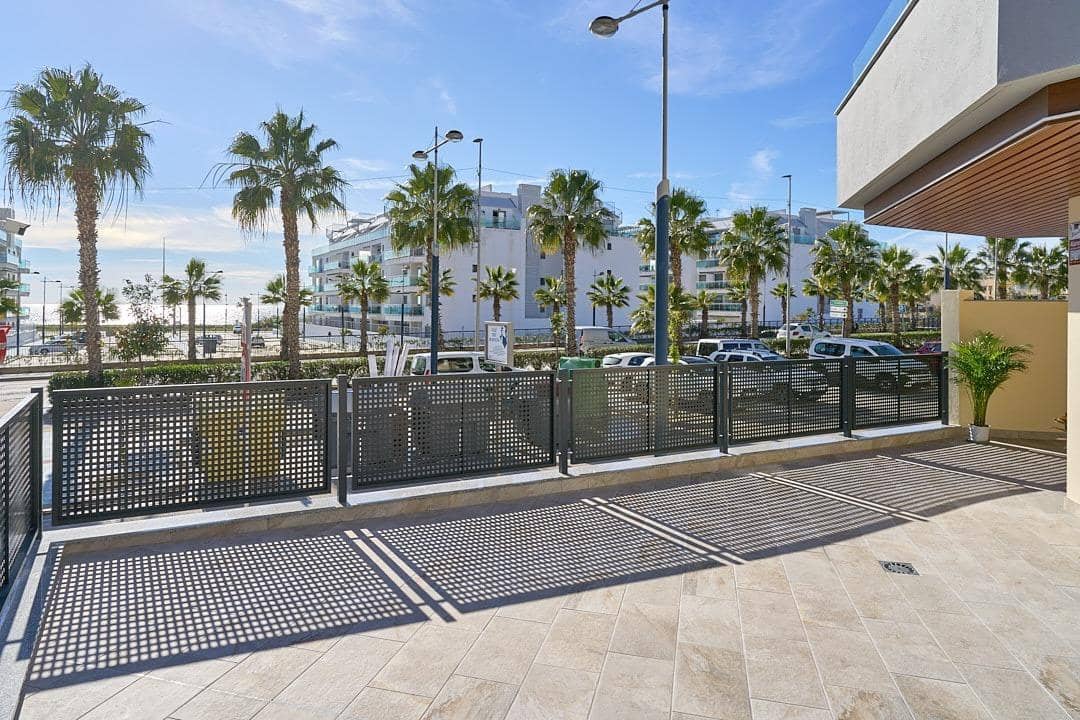 Apartamento de 2 habitaciones en Torrox-Costa en venta con piscina - 300.000 € (Ref: 9440152)