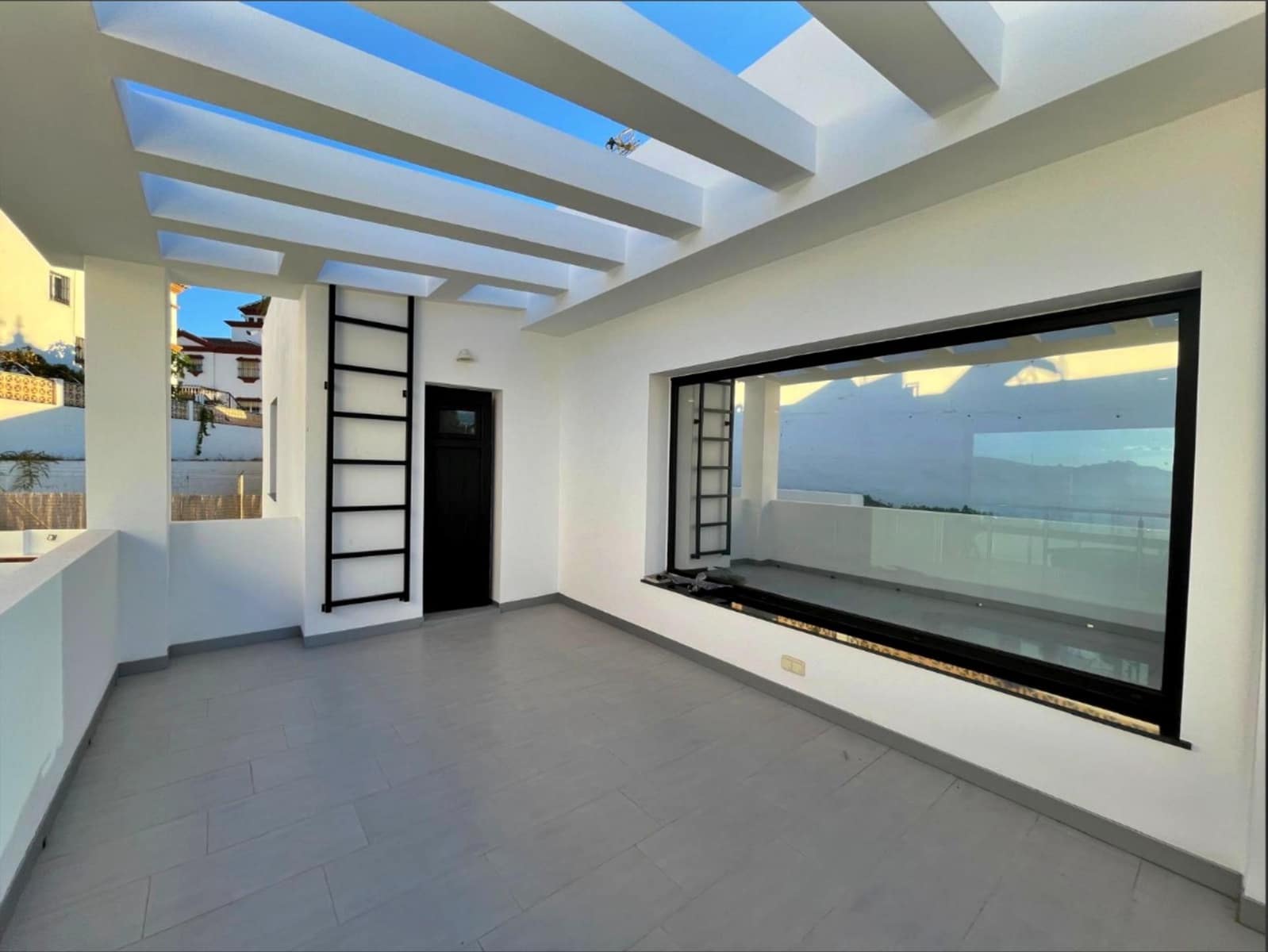 3 bedroom Villa for sale in Torre del Mar with pool garage - € 810,000 (Ref: 9488719)