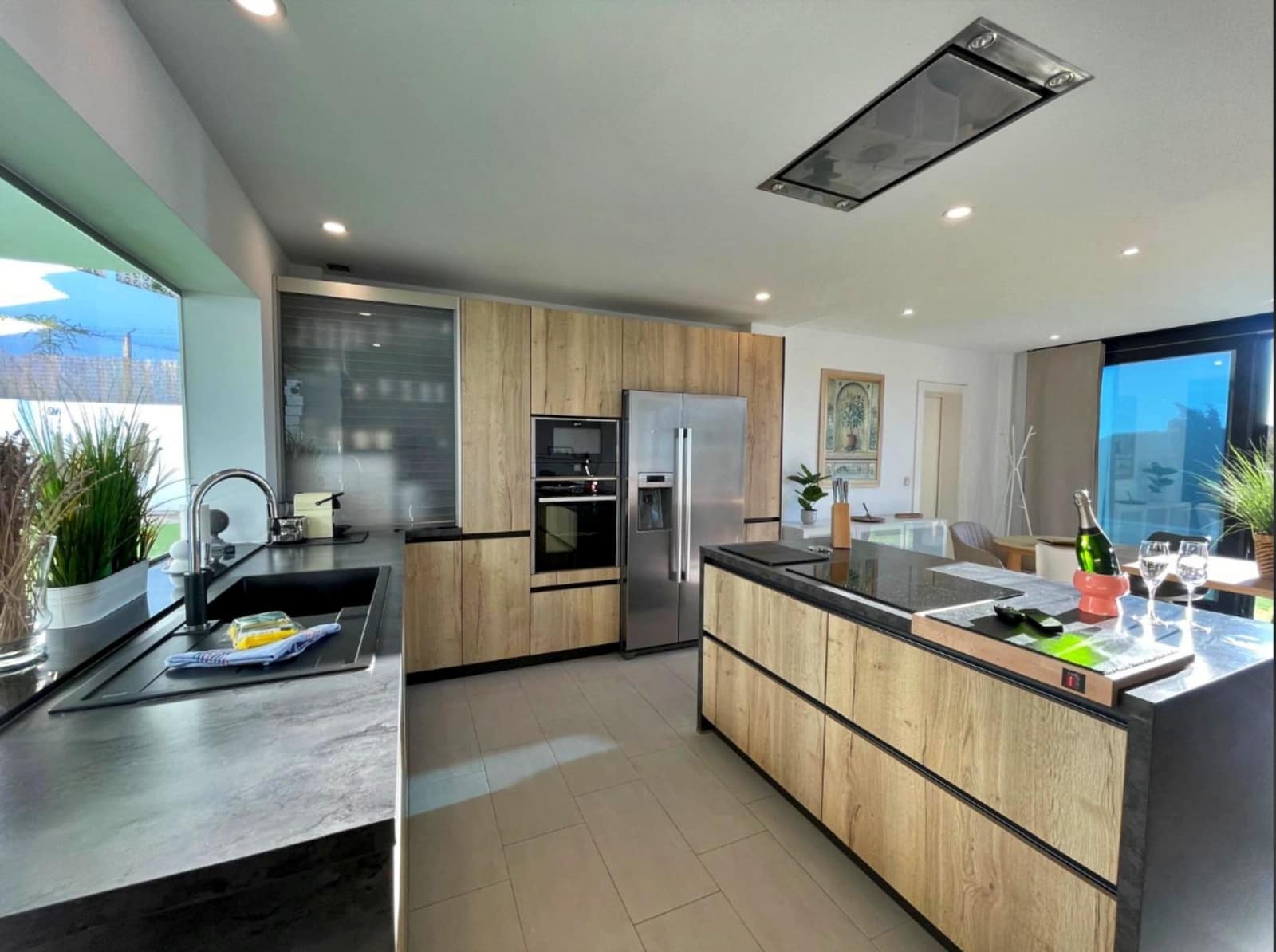 3 bedroom Villa for sale in Torre del Mar with pool garage - € 810,000 (Ref: 9488719)