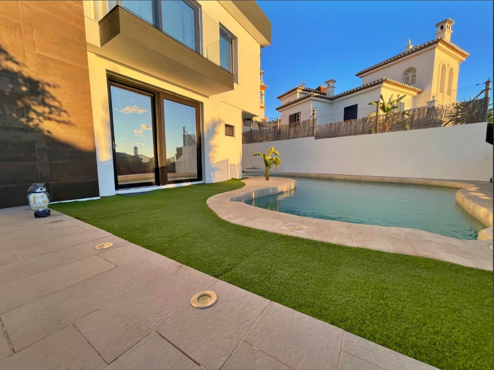 3 bedroom Villa for sale in Torre del Mar with pool garage - € 810,000 (Ref: 9488719)