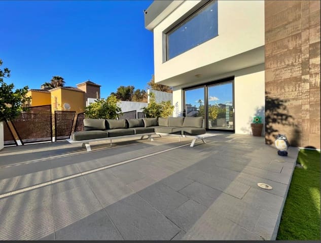 3 Zimmer Villa zu verkaufen in Torre del Mar, Vélez-Málaga mit Pool Garage - 810.000 € (Ref: 9488719)