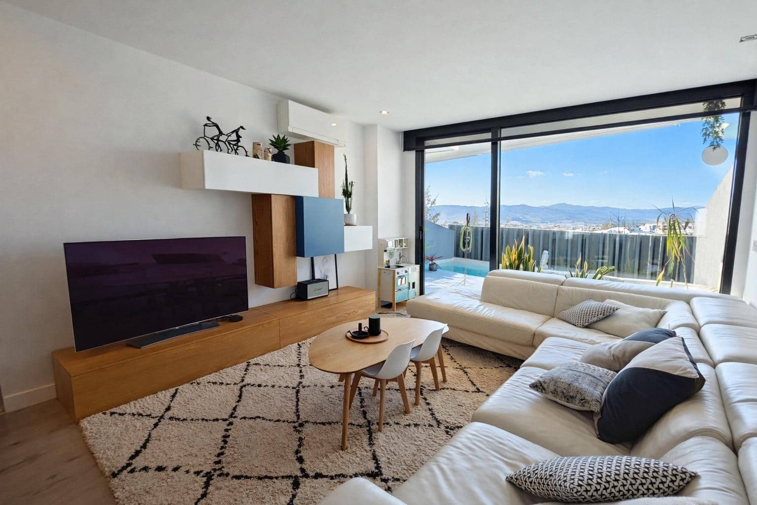 3 chambre Villa/Maison Mitoyenne à vendre à Caleta de Velez avec piscine - 559 000 € (Ref: 9599559)