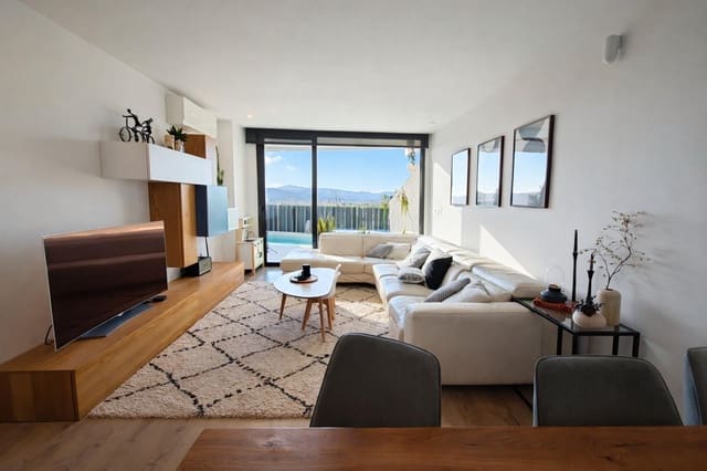 3 chambre Villa/Maison Mitoyenne à vendre à Caleta de Vélez, Vélez-Málaga avec piscine - 559 000 € (Ref: 9599559)