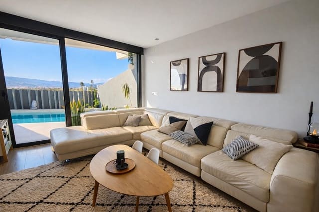 3 chambre Villa/Maison Mitoyenne à vendre à Caleta de Vélez, Vélez-Málaga avec piscine - 559 000 € (Ref: 9599559)