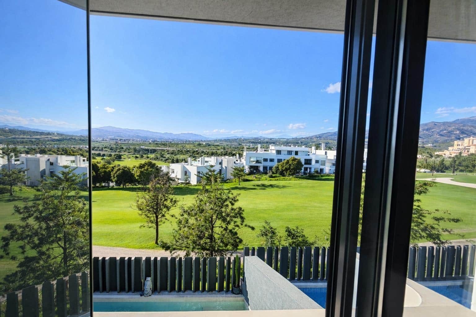 3 chambre Villa/Maison Mitoyenne à vendre à Caleta de Velez avec piscine - 559 000 € (Ref: 9599559)