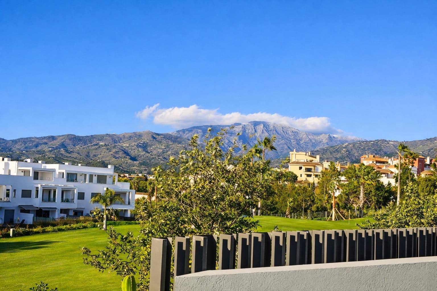 3 chambre Villa/Maison Mitoyenne à vendre à Caleta de Velez avec piscine - 559 000 € (Ref: 9599559)