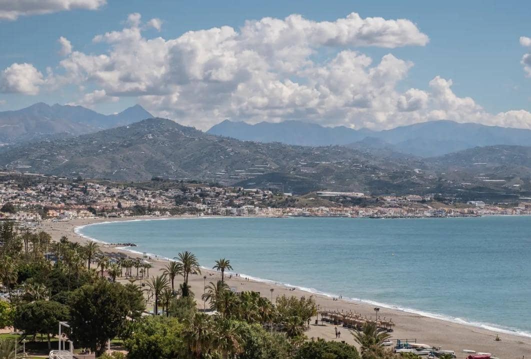 3 soverom Leilighet til leie i Velez-Malaga med svømmebasseng - € 1 500 (Ref: 9735599)