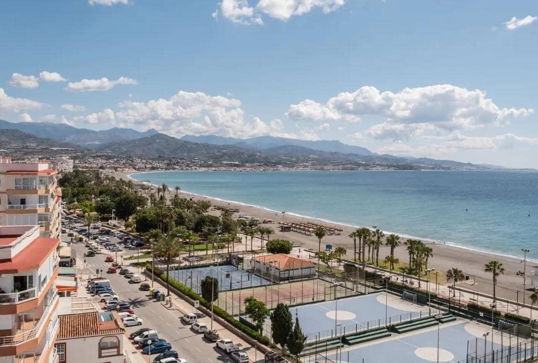 3 soverom Leilighet til leie i Velez-Malaga med svømmebasseng - € 1 500 (Ref: 9735599)