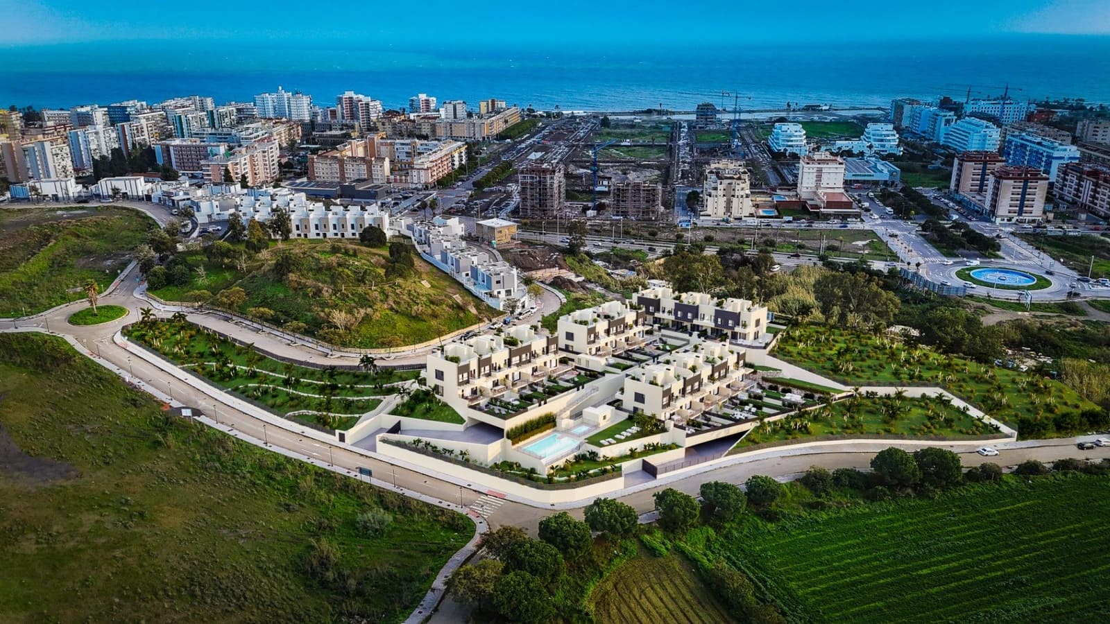 4 sovrum Radhus till salu i Torre del Mar med pool garage - 670 000 € (Ref: 9791065)