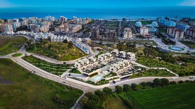 4 sovrum Radhus till salu i Torre del Mar, Vélez-Málaga med pool garage - 670 000 € (Ref: 9791065)