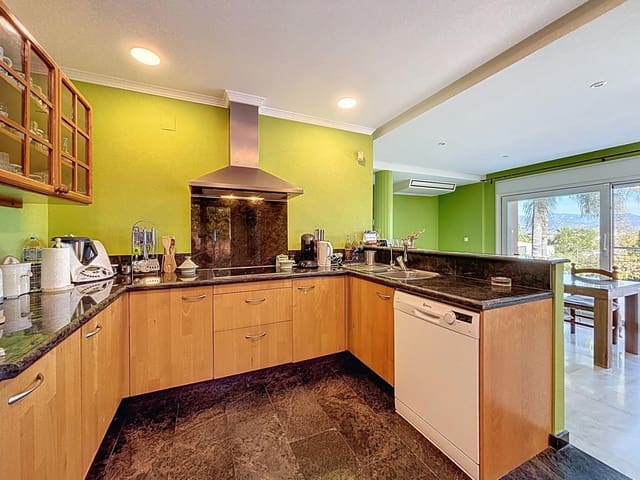 4 makuuhuone Huvila myytävänä paikassa Almayate, Vélez-Málaga mukana uima-altaan - 640 000 € (Ref: 9800639)