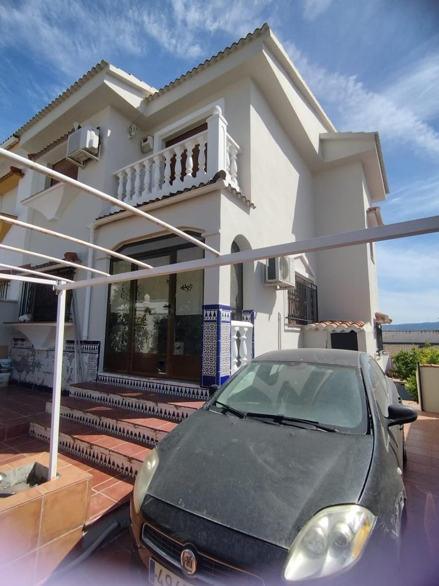 Semi-detached Villa for sale in Padul - € 299,000 (Ref: 9829172)