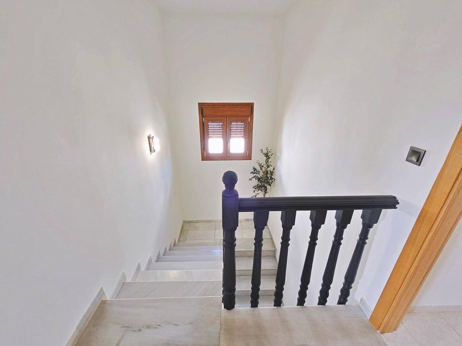 4 soverom Kjedet enebolig til salgs i Padul med svømmebasseng - € 299 000 (Ref: 9829172)