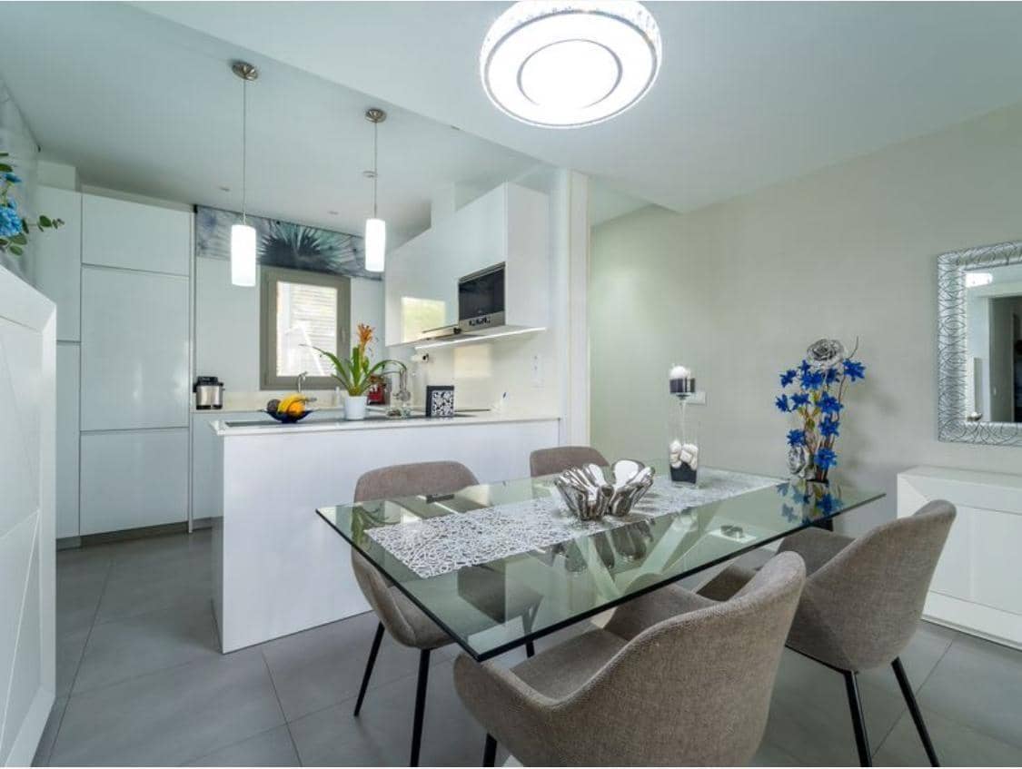 3 bedroom Flat for sale in Caleta de Velez with pool - € 386,500 (Ref: 9860109)