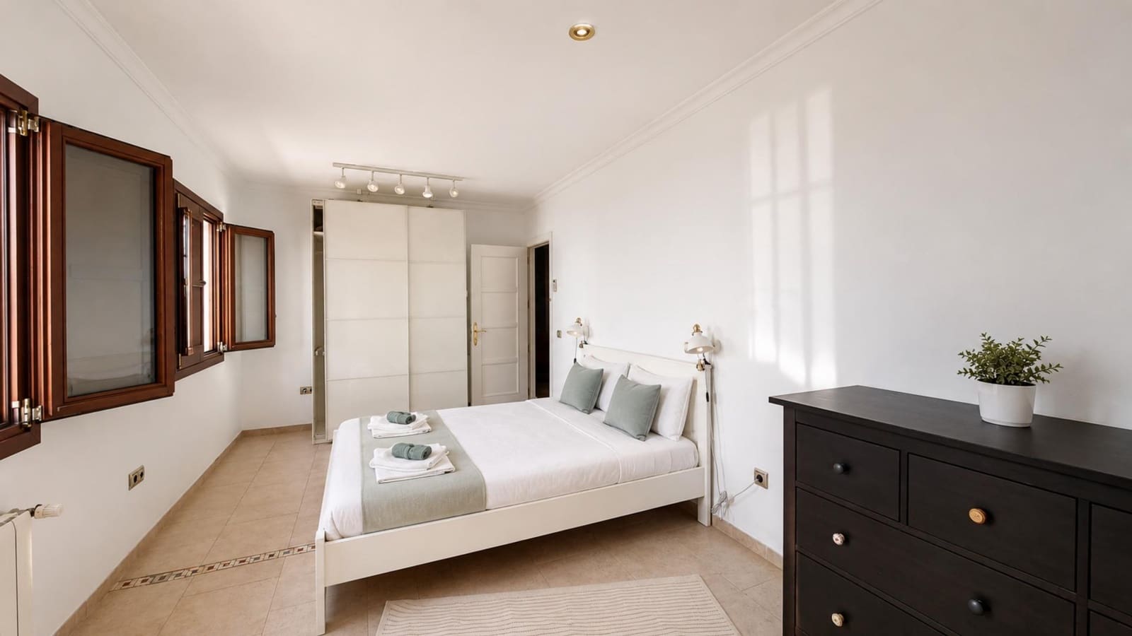 5 bedroom Townhouse for sale in Frigiliana - € 780,000 (Ref: 9908053)