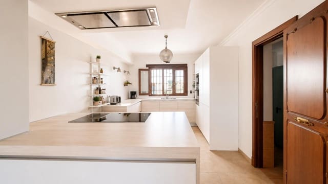 5 bedroom Townhouse for sale in Frigiliana - € 780,000 (Ref: 9908053)