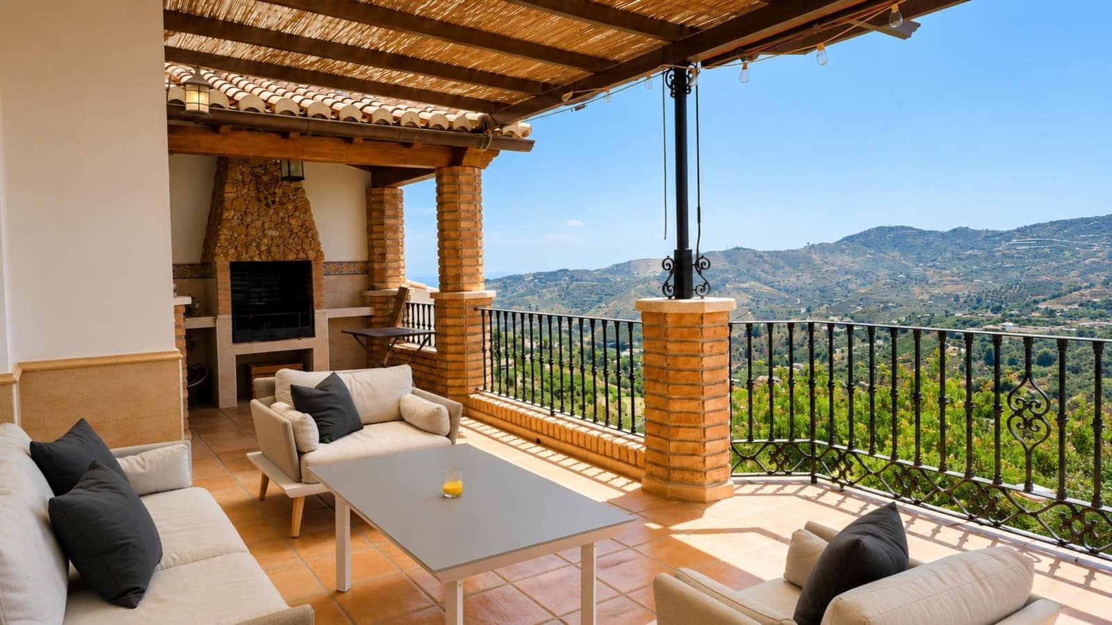 5 bedroom Townhouse for sale in Frigiliana - € 780,000 (Ref: 9908053)