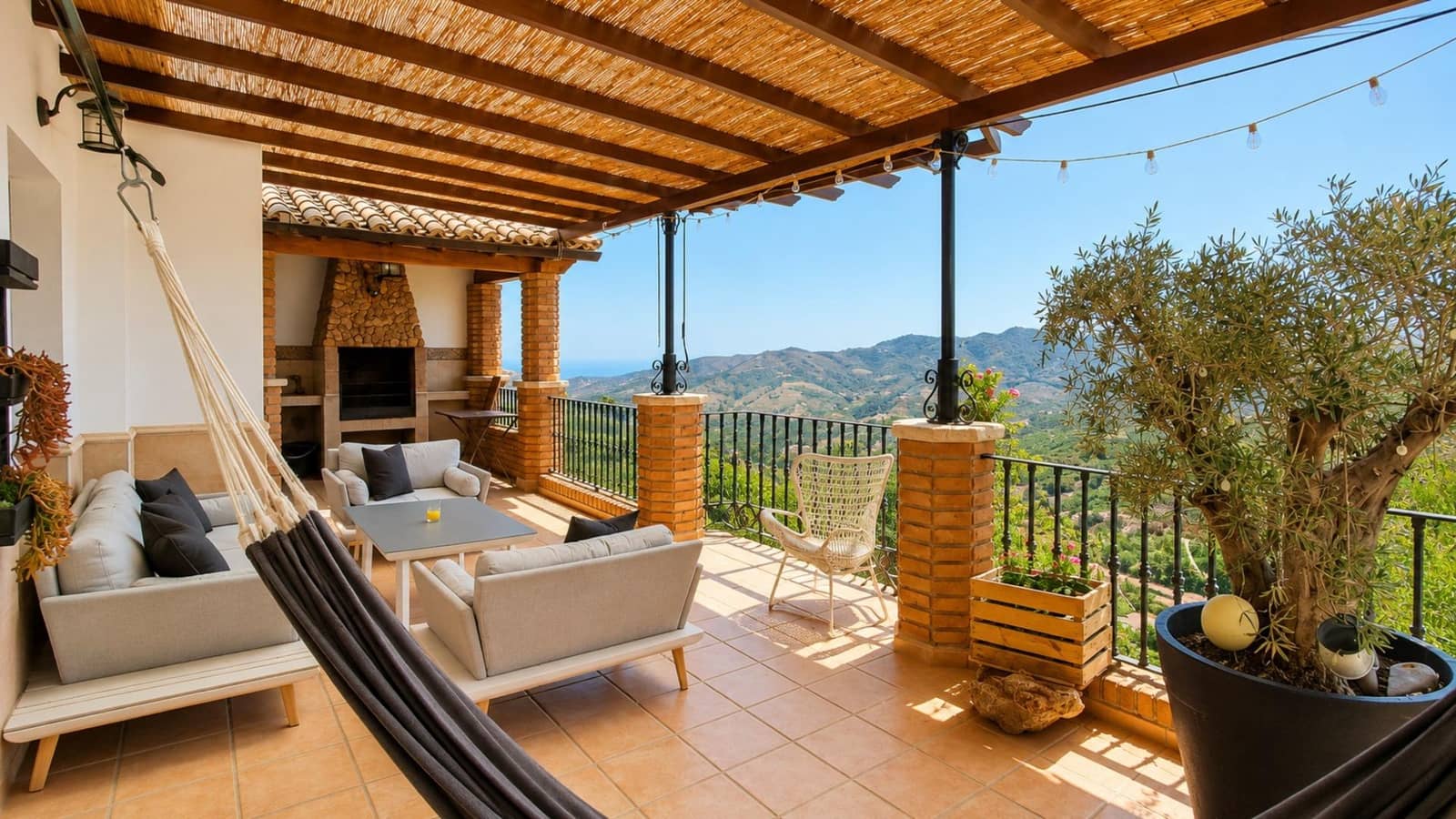5 bedroom Townhouse for sale in Frigiliana - € 780,000 (Ref: 9908053)
