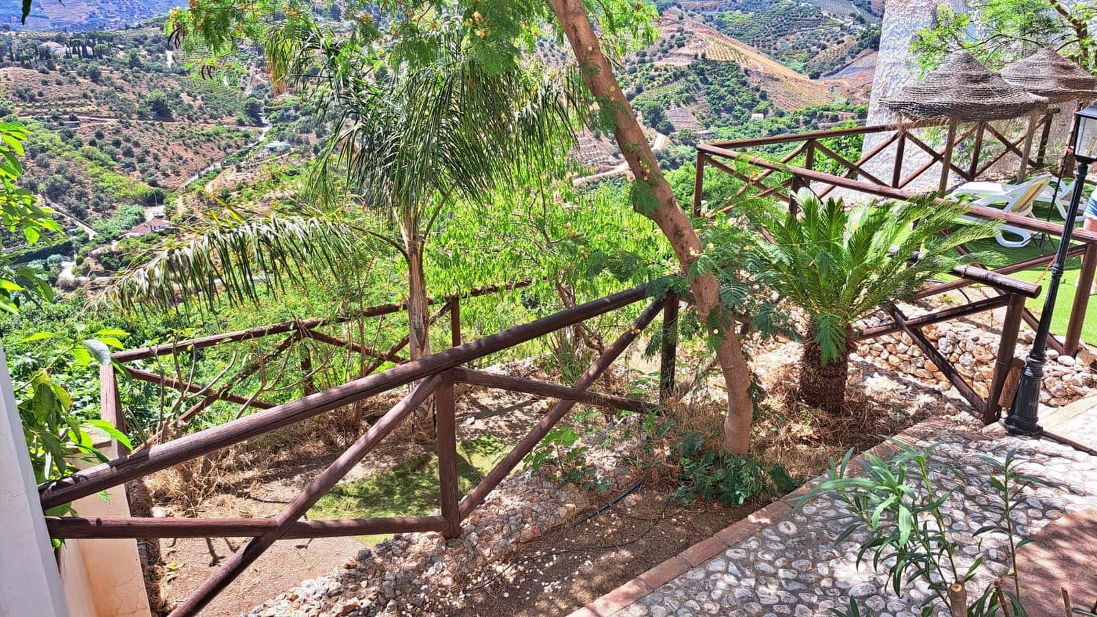 5 bedroom Townhouse for sale in Frigiliana - € 780,000 (Ref: 9908053)