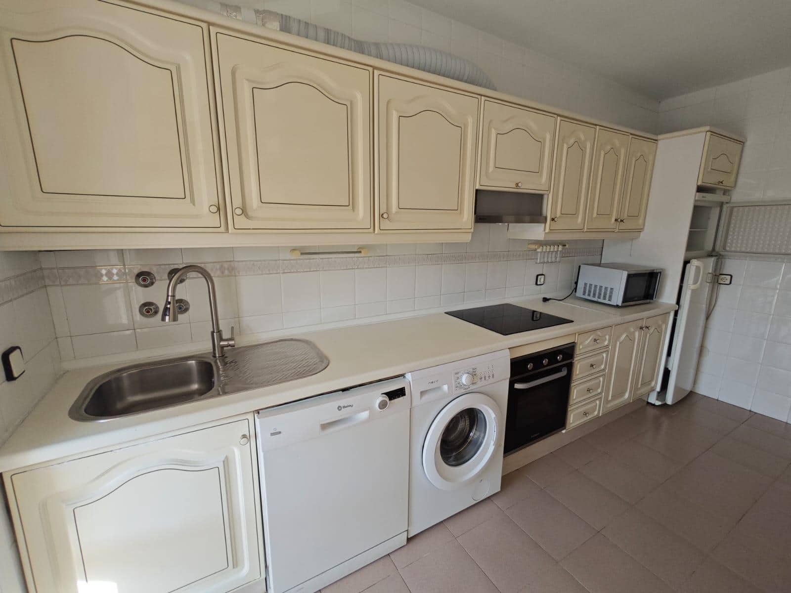 3 bedroom Apartment for rent in Velez-Malaga with garage - € 1,200 (Ref: 9945726)