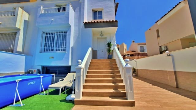 3 soveværelse Semi-Rækkehus til salg i El Limonar, Vélez-Málaga med swimmingpool - € 485.000 (Ref: 9990744)