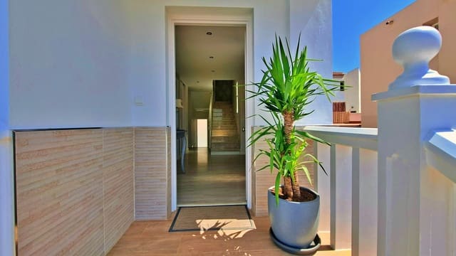 3 soveværelse Semi-Rækkehus til salg i El Limonar, Vélez-Málaga med swimmingpool - € 485.000 (Ref: 9990744)