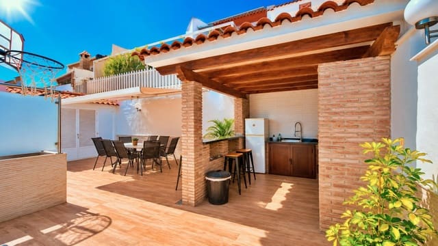 3 soveværelse Semi-Rækkehus til salg i El Limonar, Vélez-Málaga med swimmingpool - € 485.000 (Ref: 9990744)
