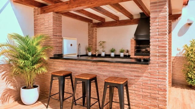 3 soveværelse Semi-Rækkehus til salg i El Limonar, Vélez-Málaga med swimmingpool - € 485.000 (Ref: 9990744)