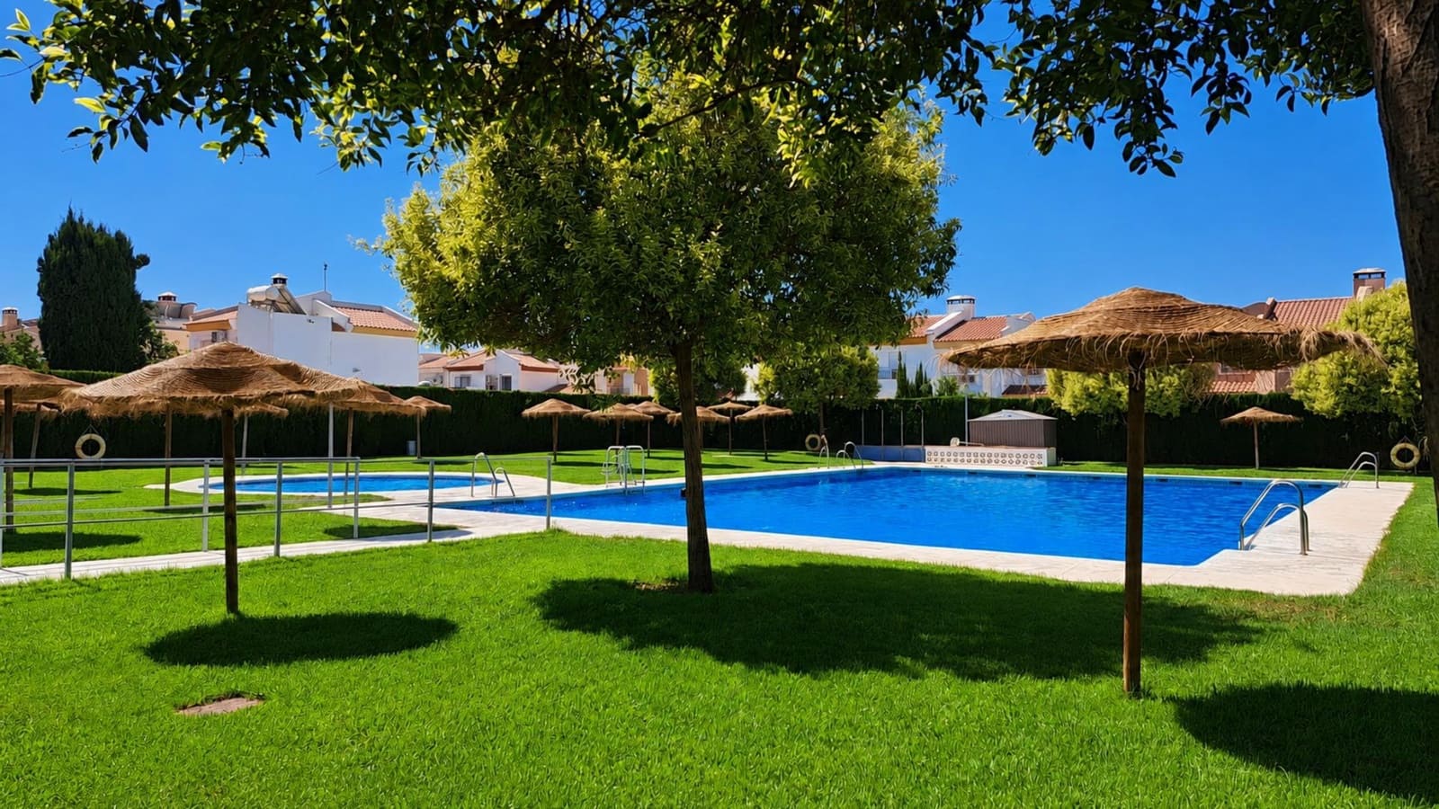 3 bedroom Semi-detached Villa for sale in El Limonar with pool - € 485,000 (Ref: 9990744)