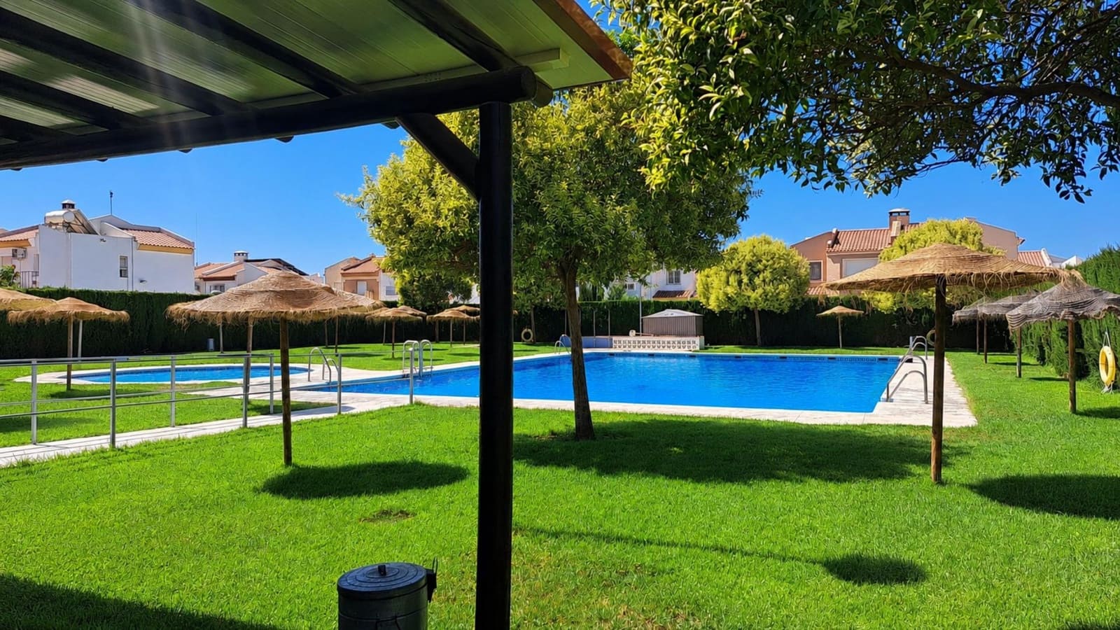 3 bedroom Semi-detached Villa for sale in El Limonar with pool - € 485,000 (Ref: 9990744)