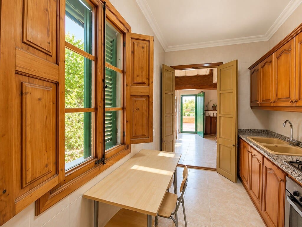 6 bedroom Townhouse for sale in Alcudia with garage - € 735,000 (Ref: 10176378)
