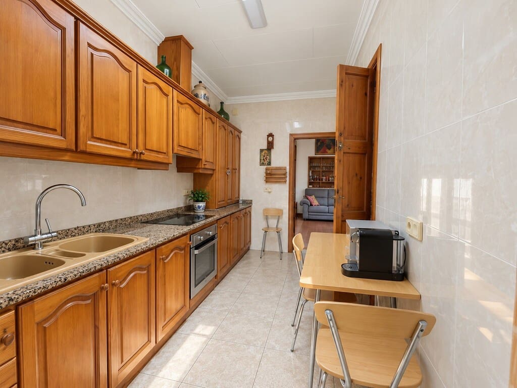 6 bedroom Townhouse for sale in Alcudia with garage - € 735,000 (Ref: 10176378)