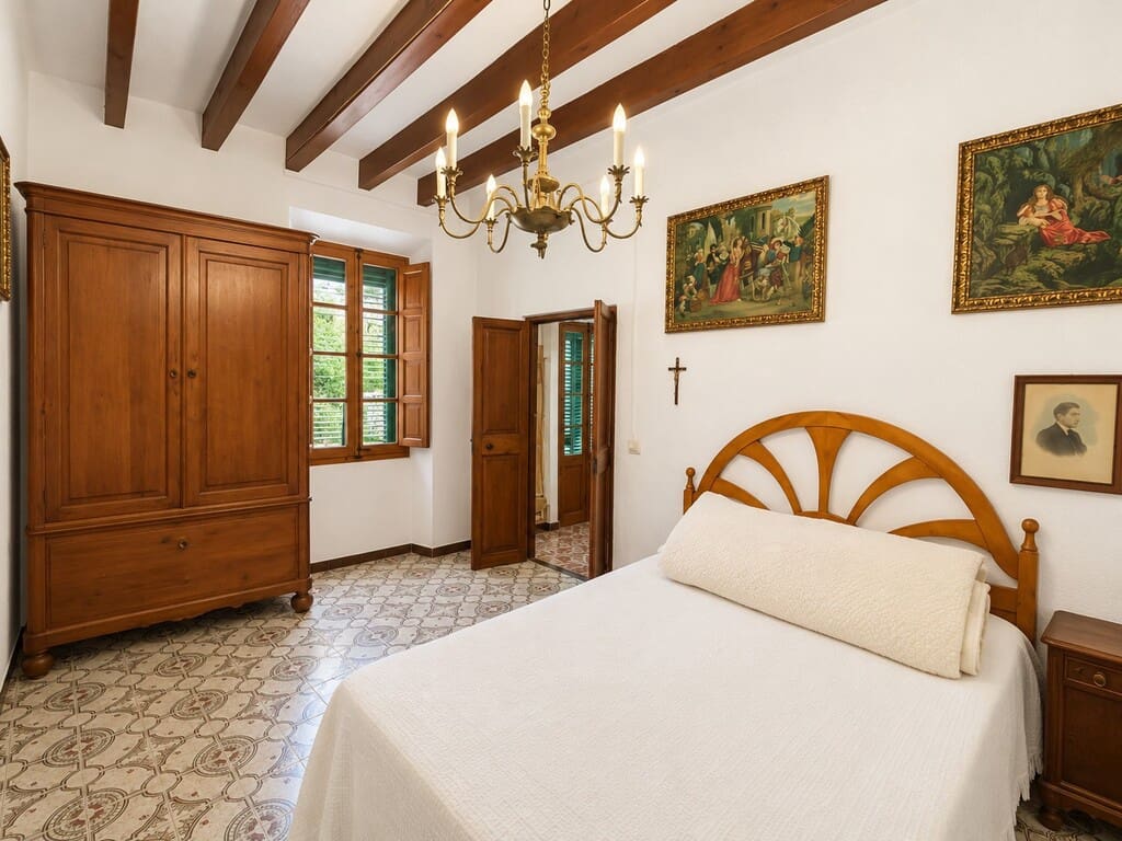 6 bedroom Townhouse for sale in Alcudia with garage - € 735,000 (Ref: 10176378)