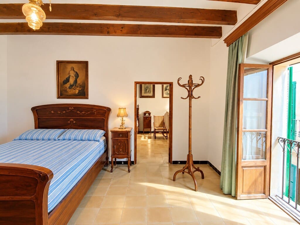 6 bedroom Townhouse for sale in Alcudia with garage - € 735,000 (Ref: 10176378)