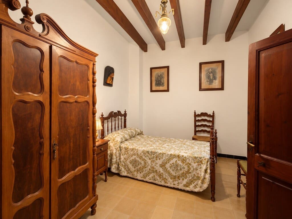 6 bedroom Townhouse for sale in Alcudia with garage - € 735,000 (Ref: 10176378)